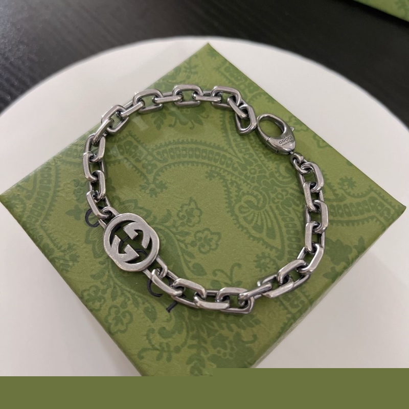 G*u*i bracelets